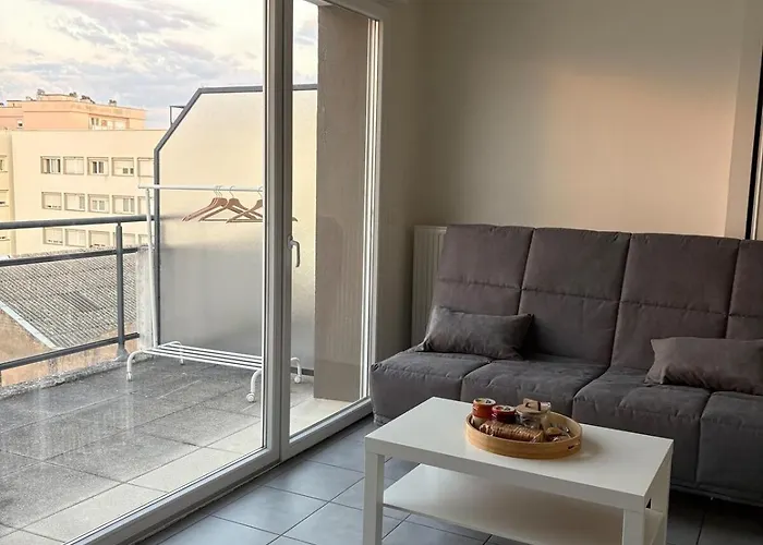 Proche Republique Et Drapeau Apartment