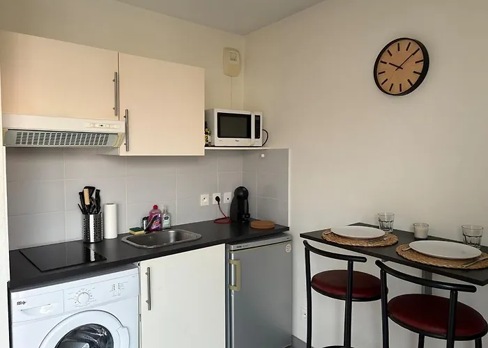 Proche Republique Et Drapeau * דיז'ון